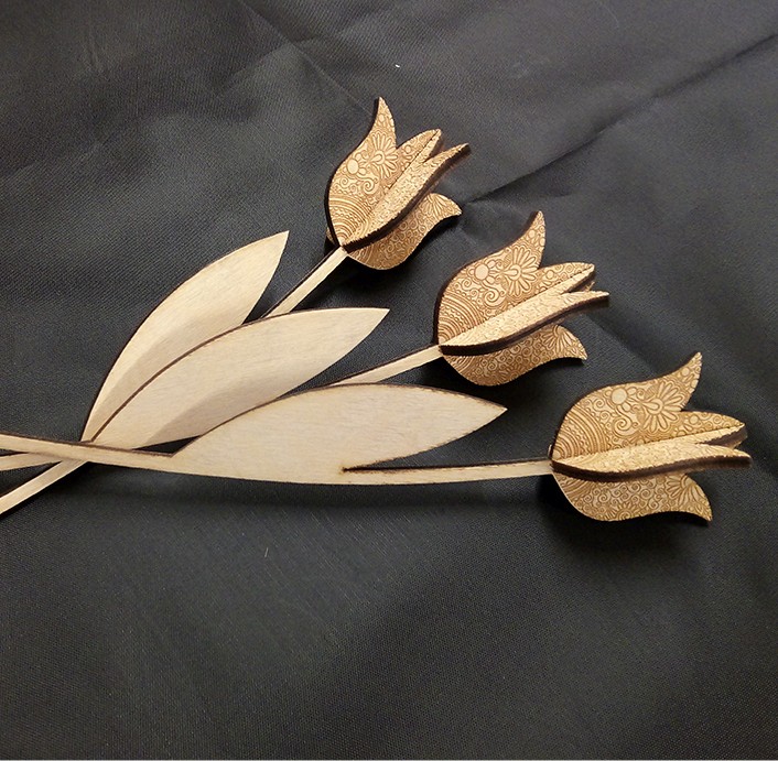 Gravírozott fa tulipán